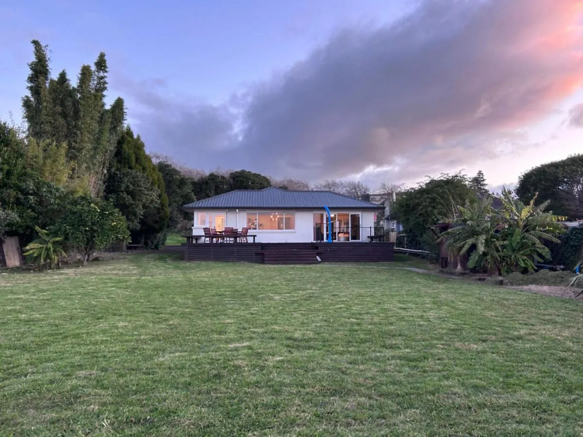 Villa Lakefront Getaway In Rotorua New Zealand