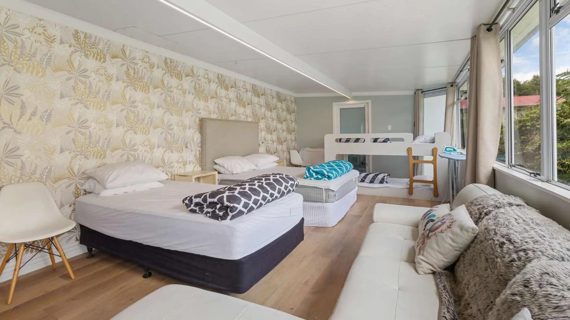 Lakefront Getaway In Rotorua 0*,