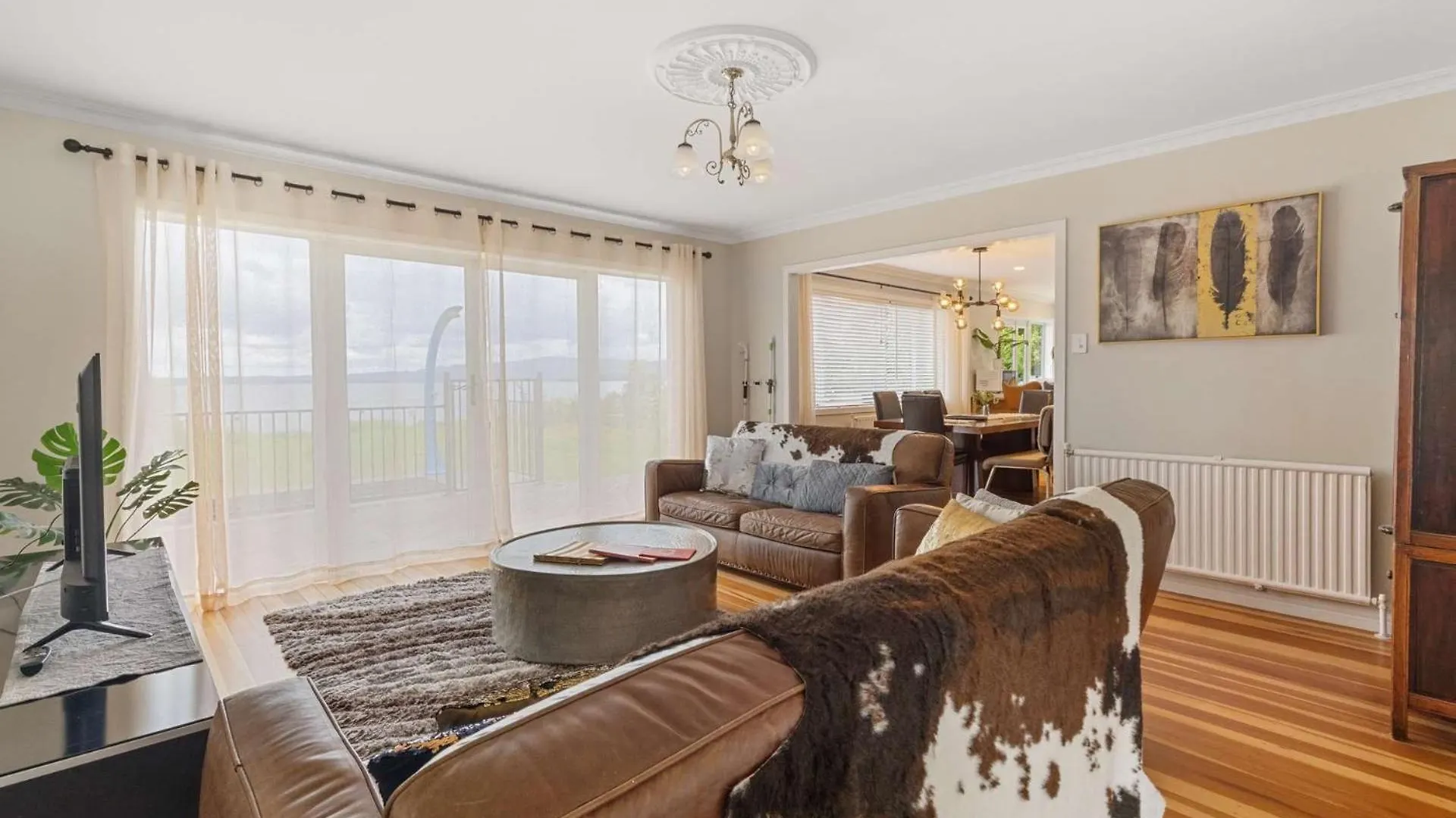 Lakefront Getaway In Rotorua